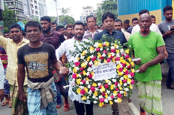 জাতীয় শোক দিবসে বঙ্গবন্ধুর প্রতিকৃতিতে শ্রমিক নেতা মাসুদের শ্রদ্ধাঞ্জলি