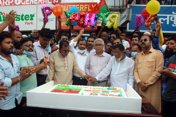 বিএনপির প্রতিষ্ঠাবার্ষিকীতে ৪২ পাউন্ডের কেক কাটলেন সাখাওয়াত