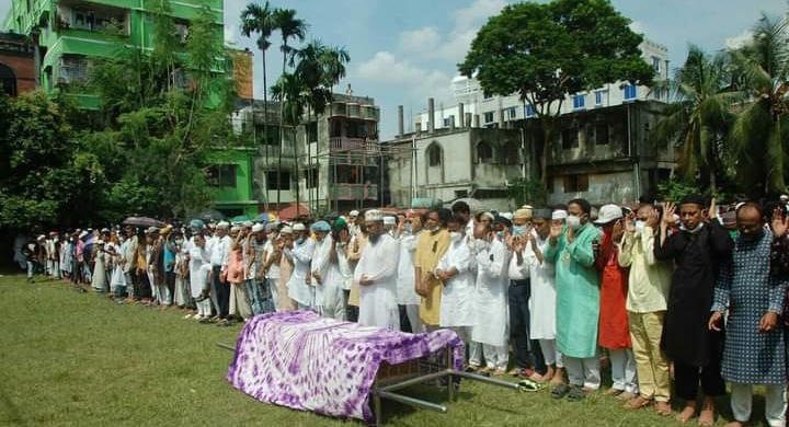 ফটোসাংবাদিক নাদিমের জানাজায় মানুষের ঢল