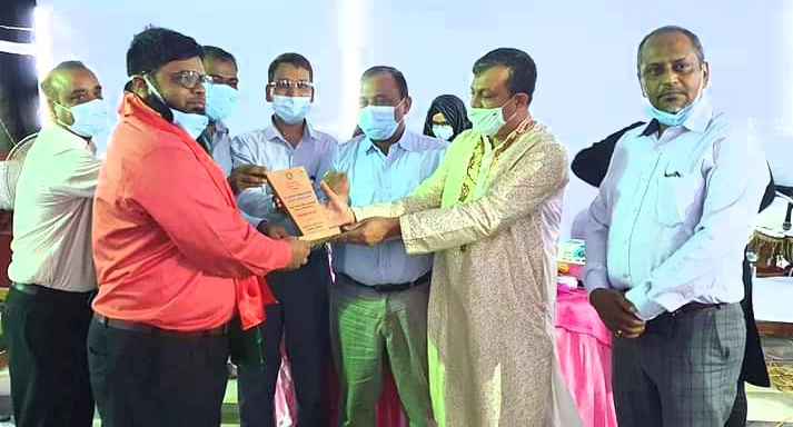 ফোকাল পার্সন ডা: জাহিদকে সম্মাননা