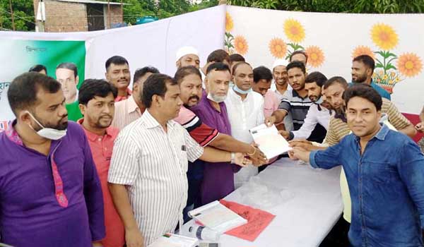 বন্দরে মহানগর যুবদলের তথ্য সংগ্রহ ফরম বিতরণ