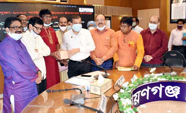 ক‌রোনাবীর রিপন ভাওয়াল‌কে ডি‌সির সম্মাননা প্রদান