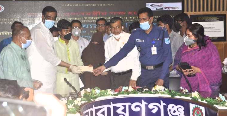 মসজিদে বিস্ফোরণ: ৩৫ পরিবার পেলো প্রধানমন্ত্রীর অনুদান ১ কোটি ৭৫ লাখ