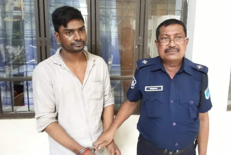 মাষ্টার দেলুর সহযোগী  জনি র‌্যাবের হাতে গ্রেফতার