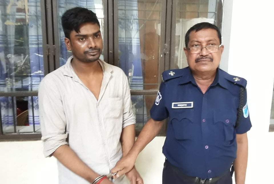 মাষ্টার দেলুর সহযোগী  জনি র‌্যাবের হাতে গ্রেফতার