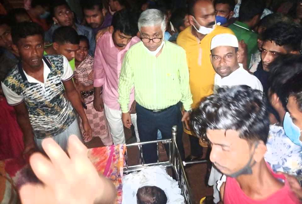 মসজিদে বিস্ফোরণে  নিহতদের দেখতে গেলেন এড. সাখাওয়াত