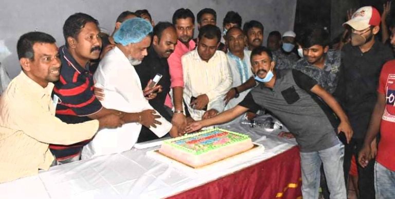 জাকির খানের জন্মদিনে কেক কাটলেন পারভেজ মল্লিক