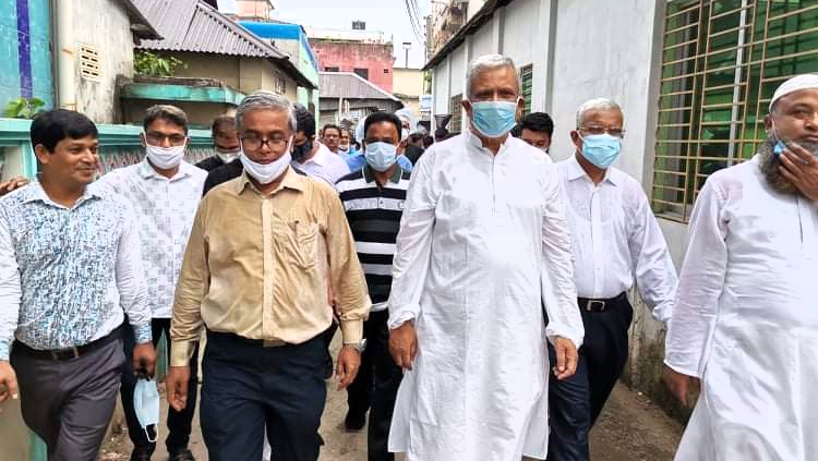 মসজিদে বিস্ফোরণ, বিএনপির প্রতিনিধি দলের ঘটনাস্থল পরিদর্শন