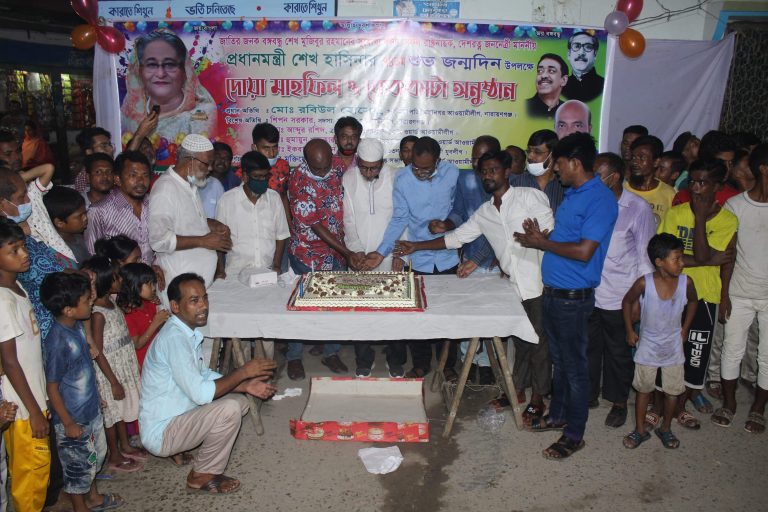 কেক কেটে প্রধানমন্ত্রীর জন্মদিন পালন করলো ১৩ নং ওয়ার্ড আওয়ামী লীগ
