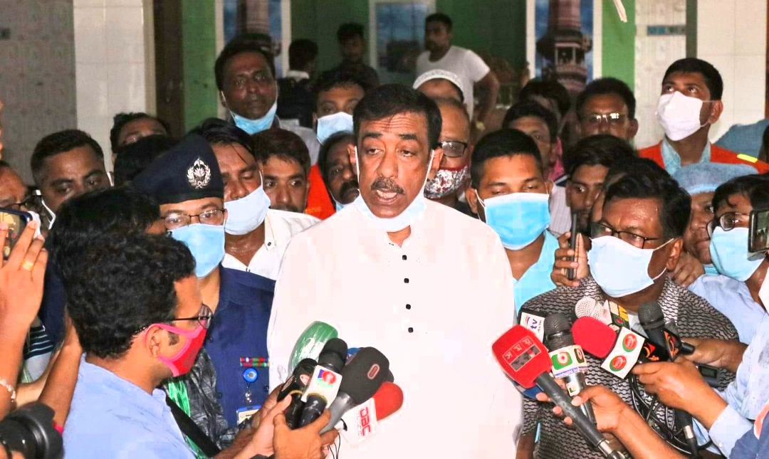 মসজিদে বিস্ফোরণ, নাশকতার সম্ভাবনা উড়িয়ে দিচ্ছেন না শামীম ওসমান