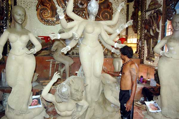 করোনাকালীণ দূর্গাপূজায় না:গঞ্জে নেই উৎসবের আমেজ