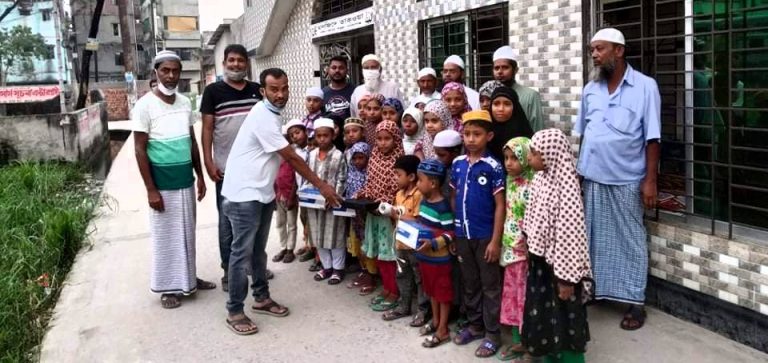 মসজিদে তাকওয়ায় আজমেরী ওসমানের সিসি ক্যামেরা প্রদান