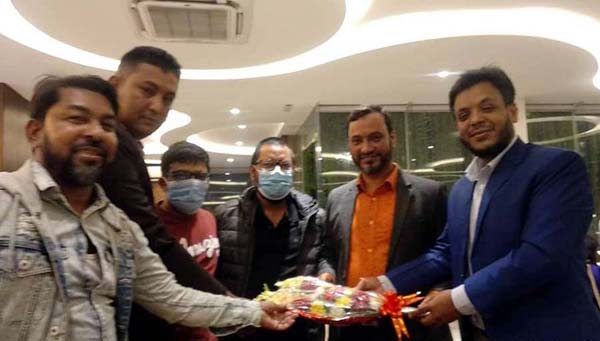 আনোয়ার প্রধানকে আদর্শ স্কুল ৯৪ ব্যাচের শুভেচ্ছা