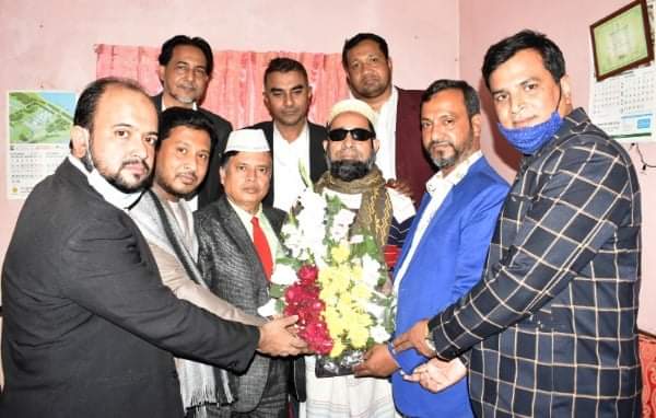 অসুস্থ্য খোরশেদ আলম মোল্লার পাশে আইনজীবী ফোরামের নেতৃবৃন্দ