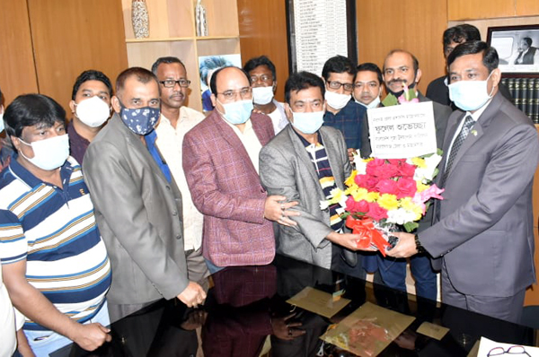 নবাগত ডিসি মোস্তাইন বিল্লাহকে পূজা পরিষদের শুভেচ্ছা