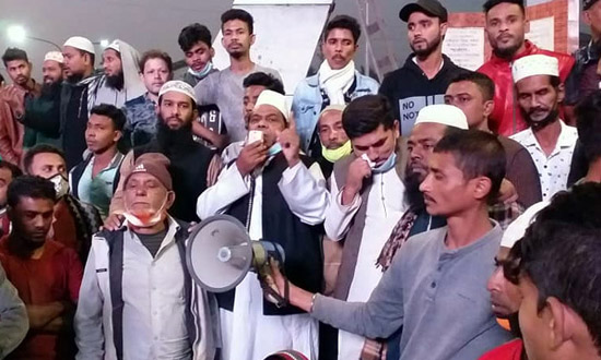 হকারদের উস্কে দিচ্ছে কারা…