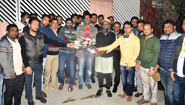 মাসুকুল ইসলাম রাজিবকে ফুলেল শুভেচ্ছা