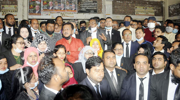 আ’লীগ নেতাকর্মীদের সাথে নিয়ে মোহসীন-মাহবুব প্যানেলের প্রচারনা