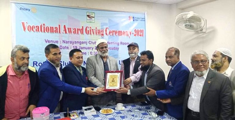 করোনা বীর খোরশেদকে রোটারী ক্লাবের সংবর্ধনা