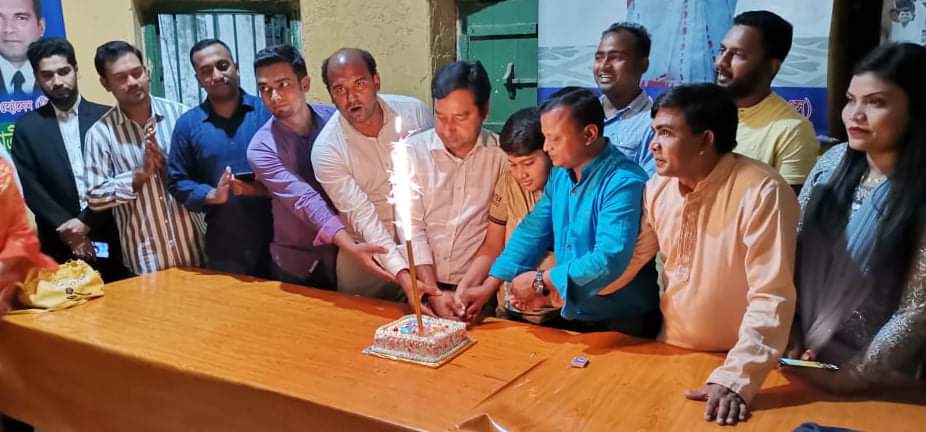 আইন কলেজে শামীম ওসমানের জন্মদিন উদযাপন