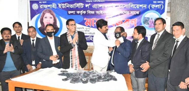 না’গঞ্জের আইনজীবীদের মাঝে ‘রুলা’র মাস্ক বিতরণ