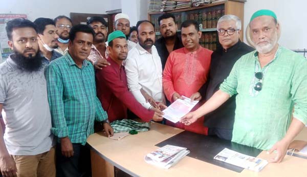 মহানগর যুবদলের তথ্য সংগ্রহ ফরম বিতরণ