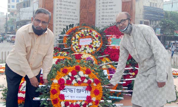 স্বাধীনতা দিবসে বীর শহীদদের প্রতি আদর্শ স্কুলের শ্রদ্ধা
