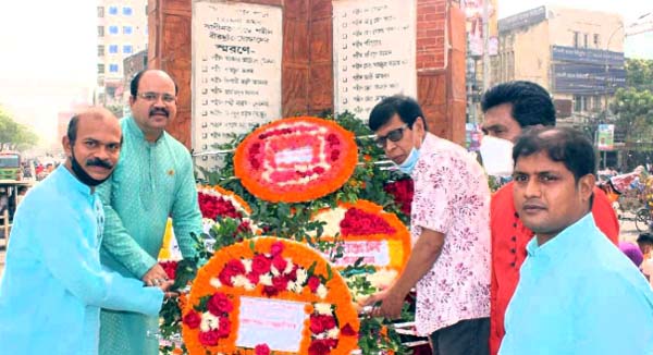 বীর শহীদদের প্রতি পূজা পরিষদের শ্রদ্ধা নিবেদন