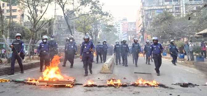হকার তাণ্ডবে মামলা, আসাদসহ আসামি ২৫০