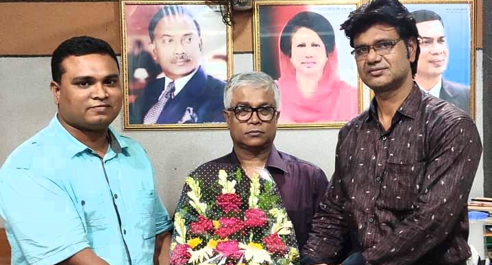এড. সাখাওয়াতকে বন্দর উপজেলা যুবদলের ফুলেল শুভেচ্ছা
