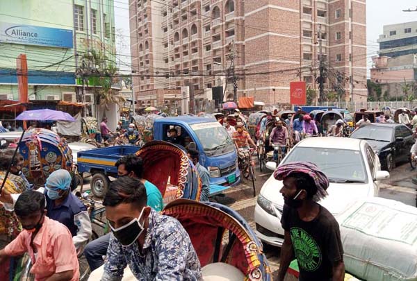 না:গঞ্জে ভেঙ্গে পরেছে লকডাউন, দিনভর যানজট