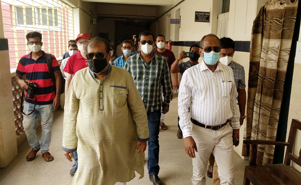 খানপুর হাসপাতাল পরিদর্শনে সেলিম ওসমান