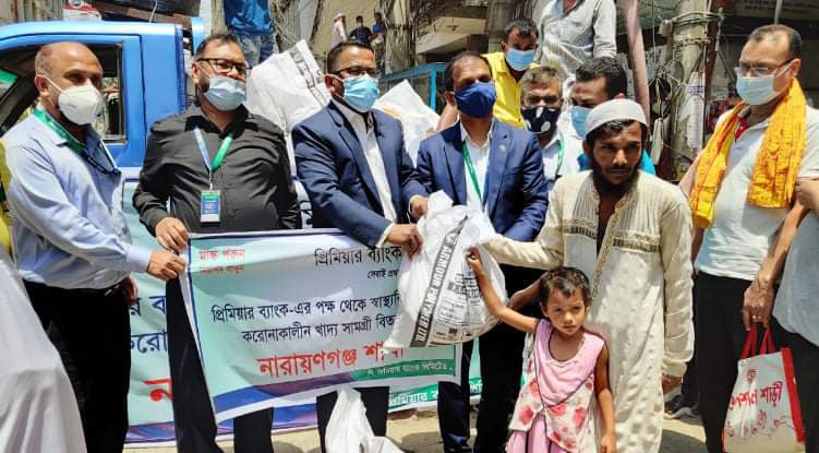 না’গঞ্জে কর্মহীন দুই হাজার পরিবারের পাশে প্রিমিয়ার ব্যাংক