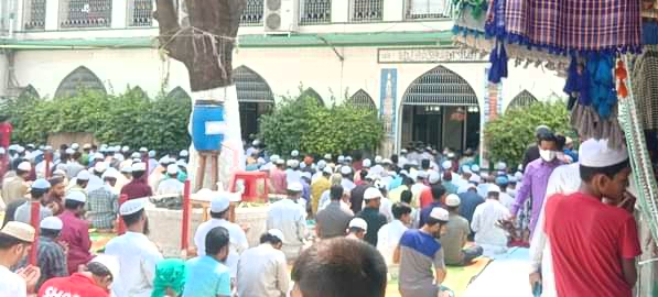 রমজানের তৃতীয় জুম্মা: বৈশাখের তপ্ত রোদেও মুসুল্লিদের ঢল