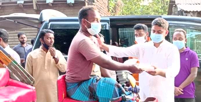 সােনারগাঁ ড্রিমসের উদ্যোগে ইফতার বিতরণ