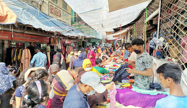 করোনা ভুলে ঈদ আমেজে নগরবাসী