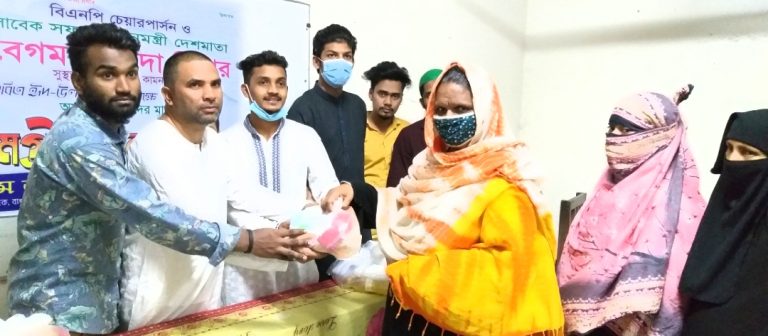 ছাত্রদল নেতা ইব্রাহিম বাবুর উদ্যোগে ঈদ সামগ্রী বিতরণ