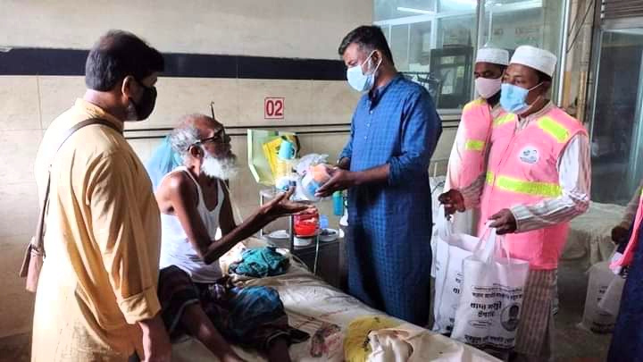 ঈদের দিনেও আর্ত মানবতার পাশে টিম খোরশেদ