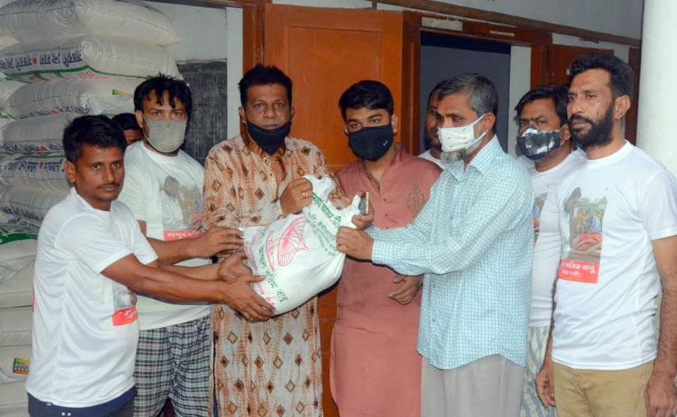 ১২ হাজার পরিবারের মাঝে কাউন্সিলর বাবুর ঈদ সামগ্রী বিতরণ