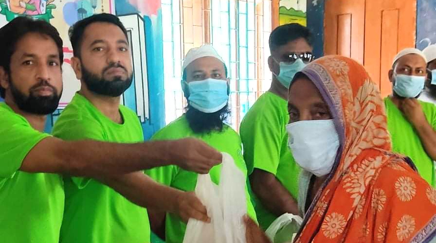 হিলফুল ফুজুল ইসলামী জনকল্যাণ সংঘের ঈদ সামগ্রী বিতরণ