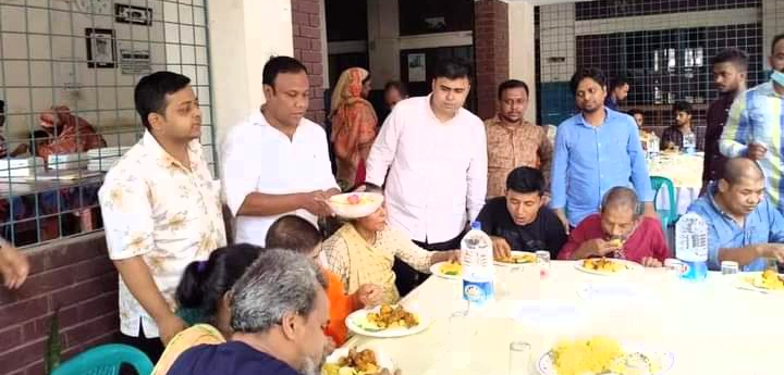 জিয়াউর রহমানের মৃত্যুবার্ষিকীতে প্রতিবন্ধীদের খাবার দিলো ছাত্রদল