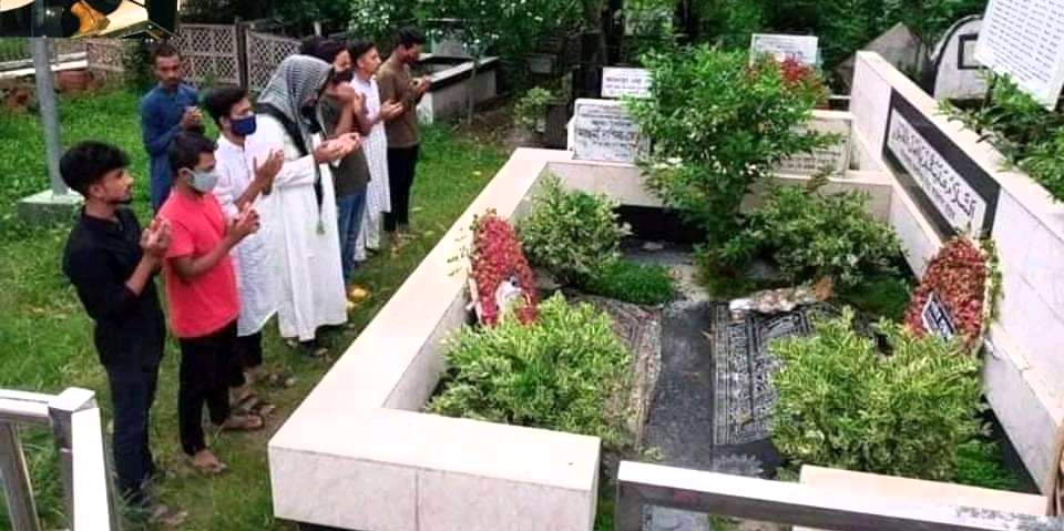 নাসিম ওসমানের কবরে তরুণ সমাজের শ্রদ্ধা