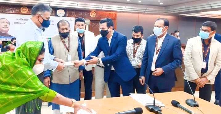 প্রধানমন্ত্রীর করোনা তহবিলে নারায়ণগঞ্জের ব্যবসায়ীদের অনুদান