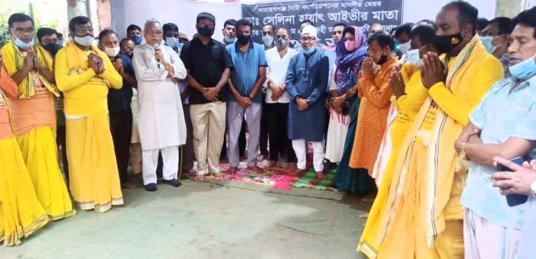 মেয়র আইভীর মায়ের আত্মার সদগতি কামনায় গোপাল জিউর আখড়ায় প্রার্থনা সভা