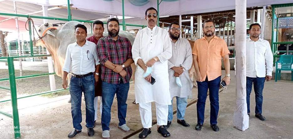 আরকে এগ্রো ফার্ম থেকে কোরবানির পশু কিনলেন সাংসদ শামীম ওসমান