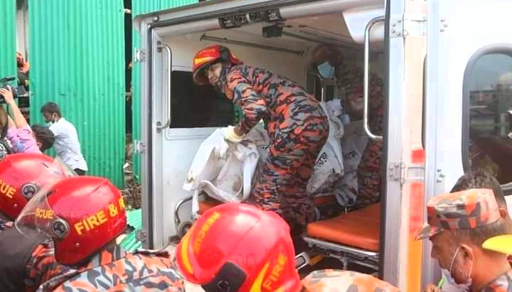 সেজান জুস কারখানায় অগ্নিকাণ্ডে নিহত ২৪ জনের লাশ হস্তান্তর