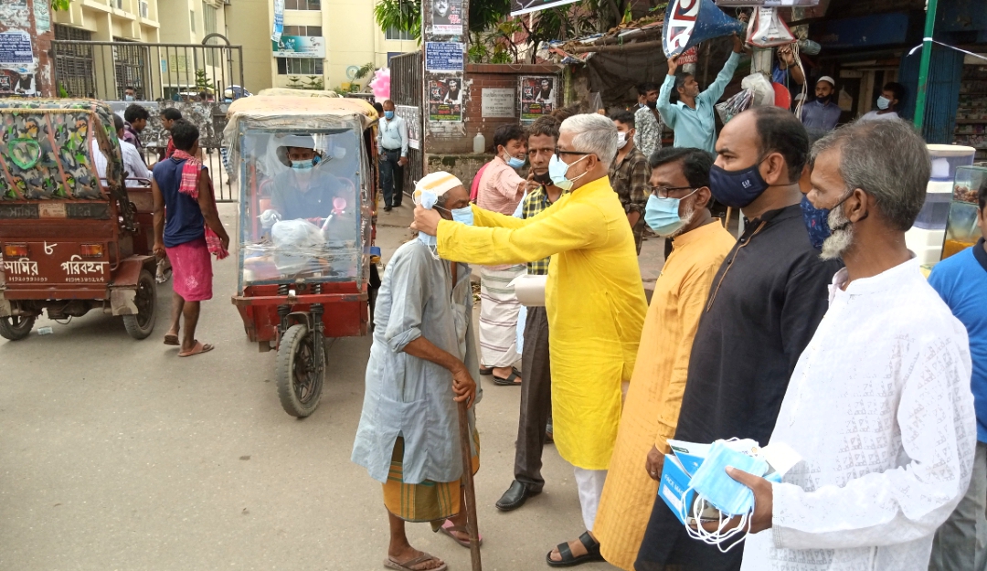 ১৫ নং ওয়ার্ড বিএনপি’র উদ্যোগে বিনামূল্যে মাস্ক বিতরণ