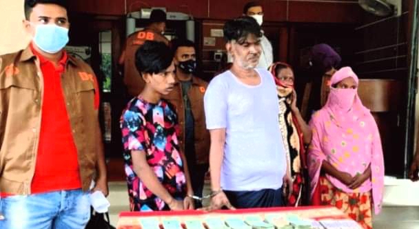 চাঁনমারি বস্তির মাদক সম্রাজ্ঞী সীমা বন্দরে আটক