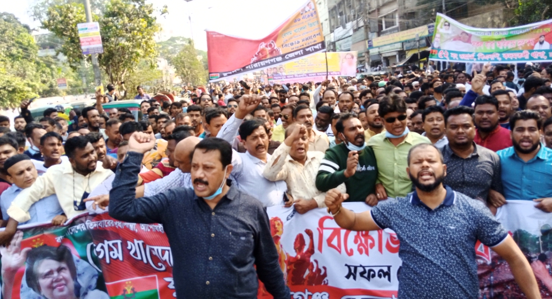 খালেদা জিয়ার মুক্তির দাবিতে ঢাকার রাজপথে  না’গঞ্জ জেলা যুবদলের শোডাউন