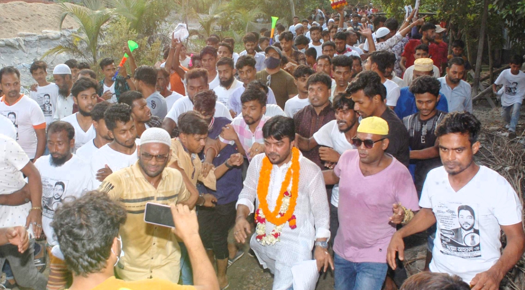 আলীরটেকে সায়েমের গণসংযোগে হাজারো জনতার ঢল